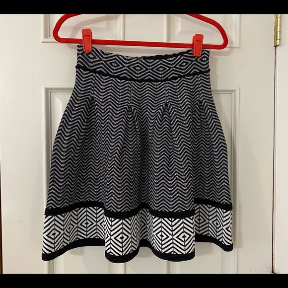 Maje Dresses & Skirts - Maje print knit pleated skirt. Fully lined, with side pockets
